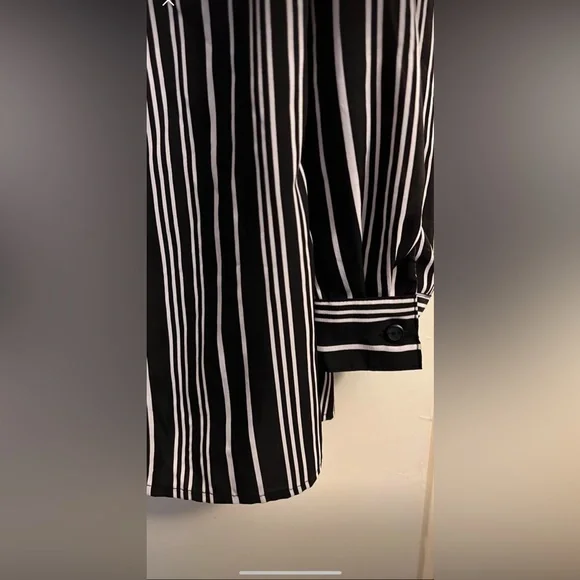 Striped Notations Long Sleeve Button Down 🌹 - Picture 2 of 4